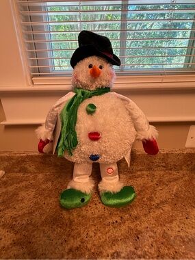 Singing snowman and hanging door snowman